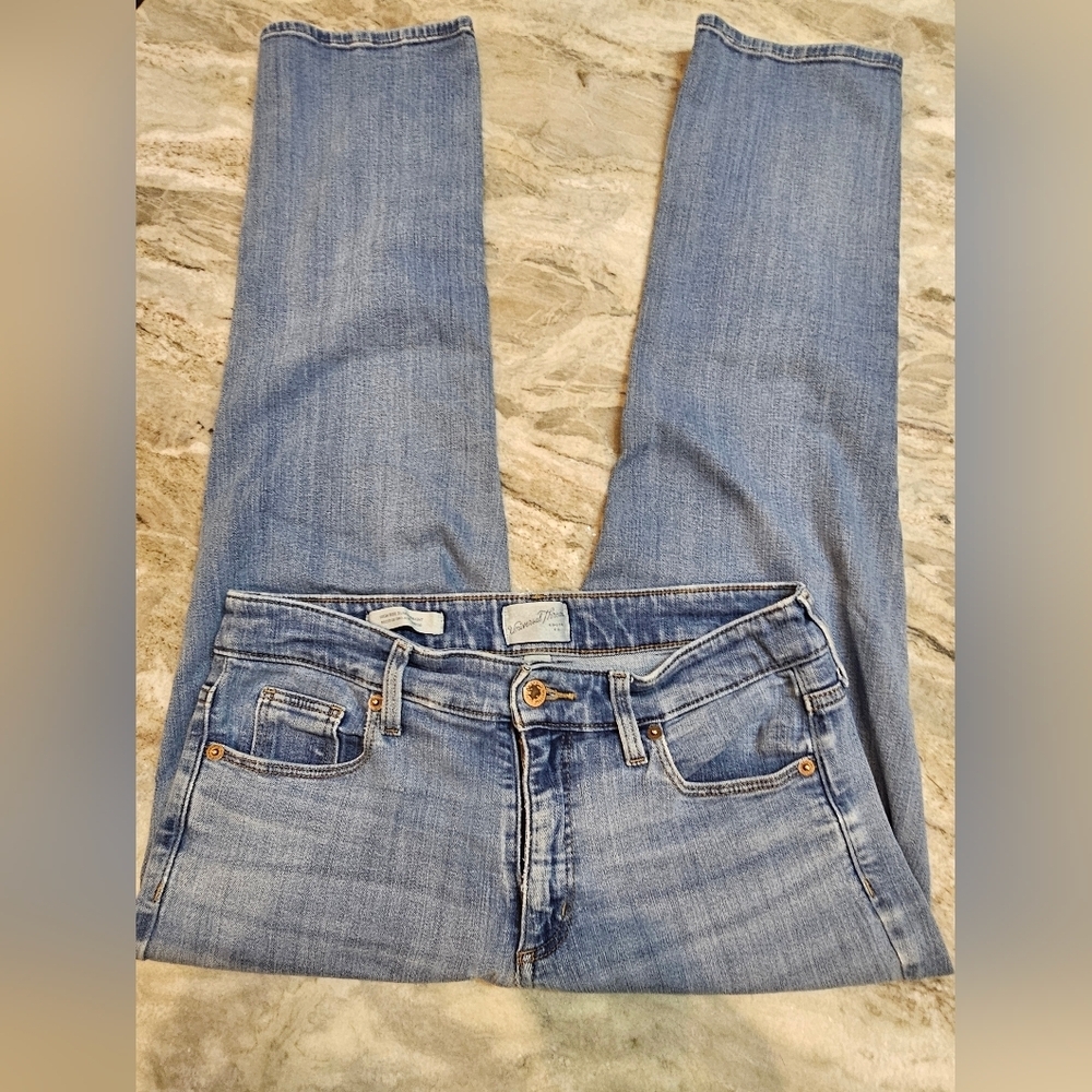 Universal Thread Size 6 Light Wash Straight Jeans Stretch Mid Rise UT254R